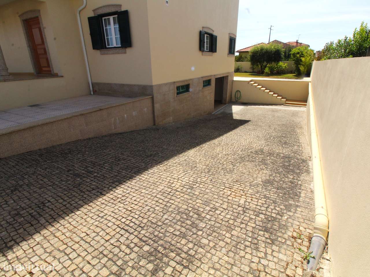 Elegante Moradia T4 Familiar-52