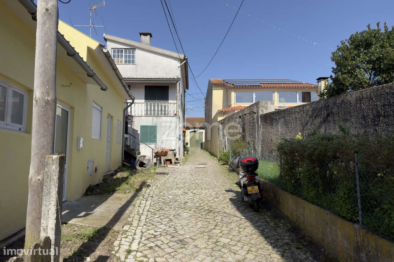 Moradia T2 com terreno e arrumo na Adémia de Cima - Grande imagem: 4/15