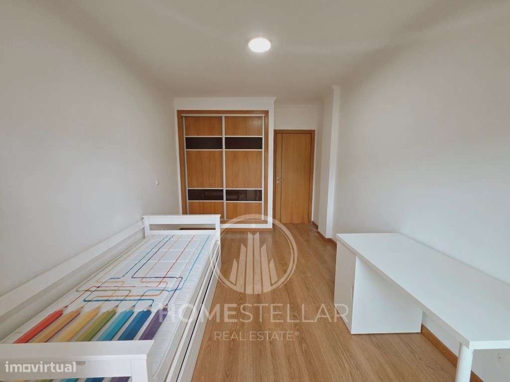 Apartamento T2 Atalaia com Arrecadação e Parqueamento-21