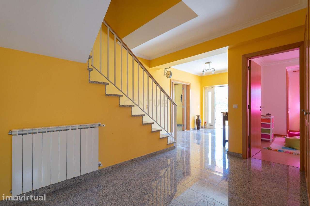 Moradia T3 - C/ espaço exterior e piscina-33