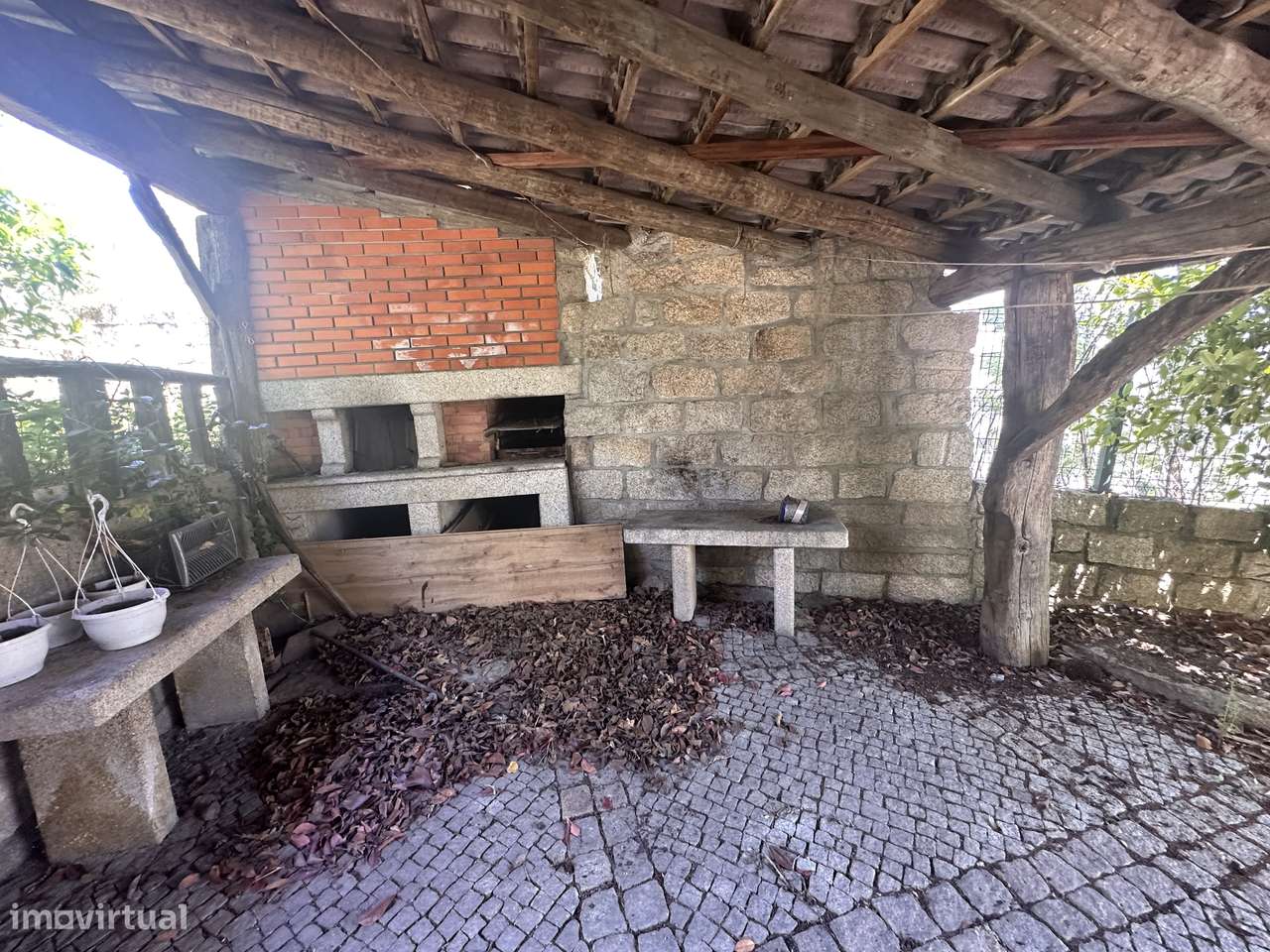 Moradia T4 com jardim e garagem em Sernancelhe-23