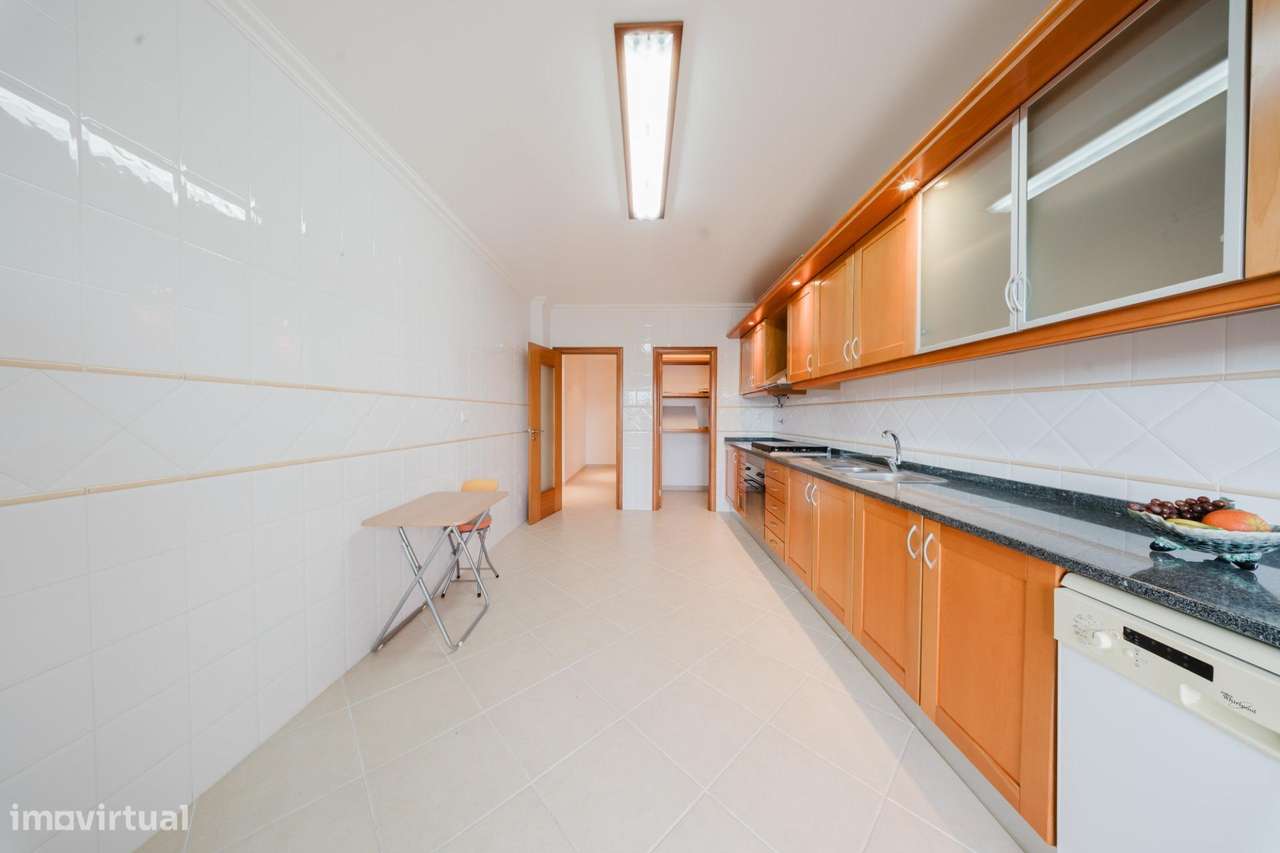 Apartamento T2 Entroncamento com Garagem e Arrecadação - Grande imagem: 5/34