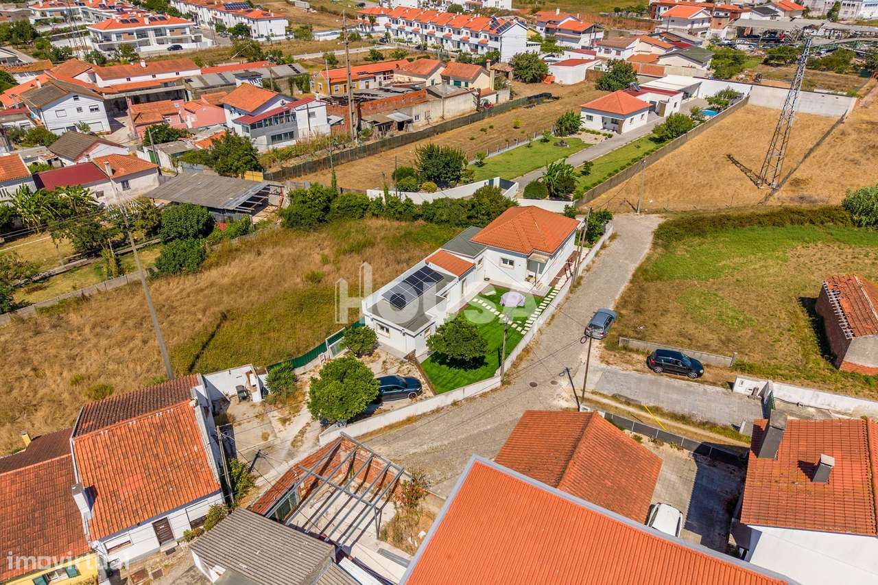 Moradia T4 térrea totalmente renovada na Gândara dos Olivais-47