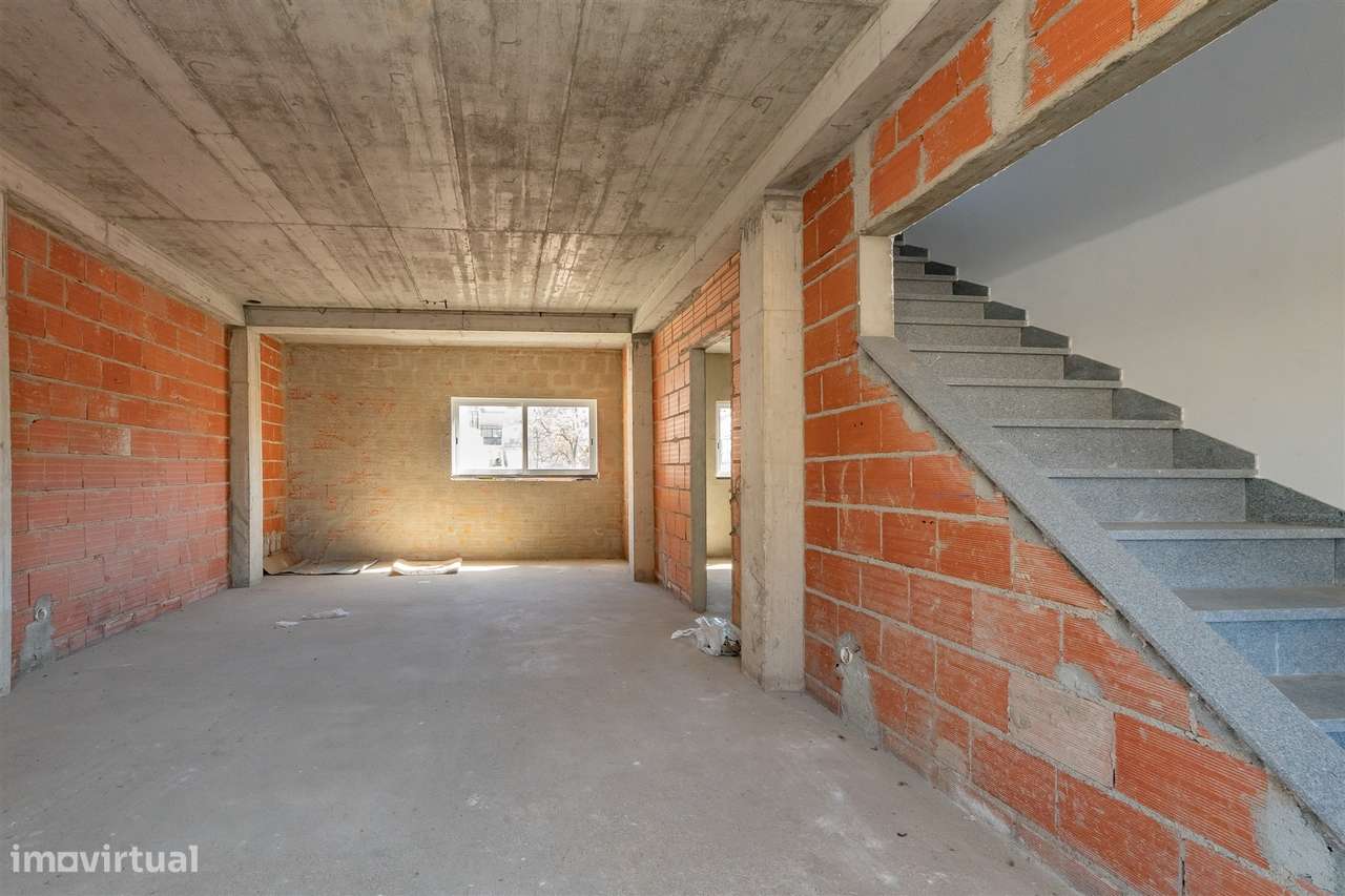 Moradia T4 em Construção em Vale Flores - Feijó Almada-10