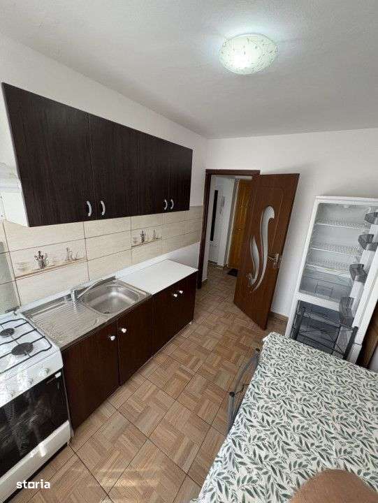 Apartament de inchiriat, insula de agrement - Imagine principală: 5/8