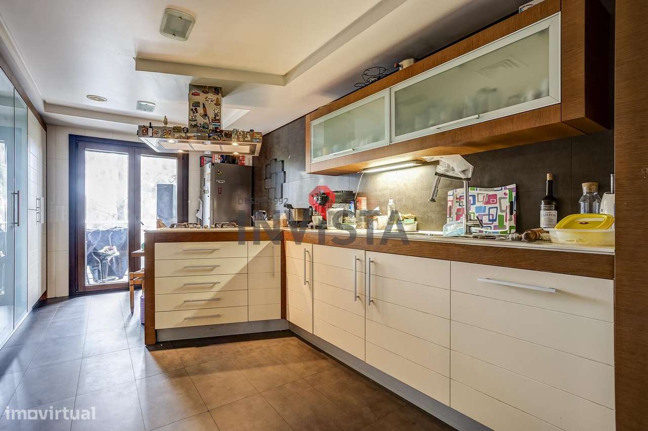 Apartamento T4 com 202,05m2 no Condomínio Fechado OMNIA IV-8