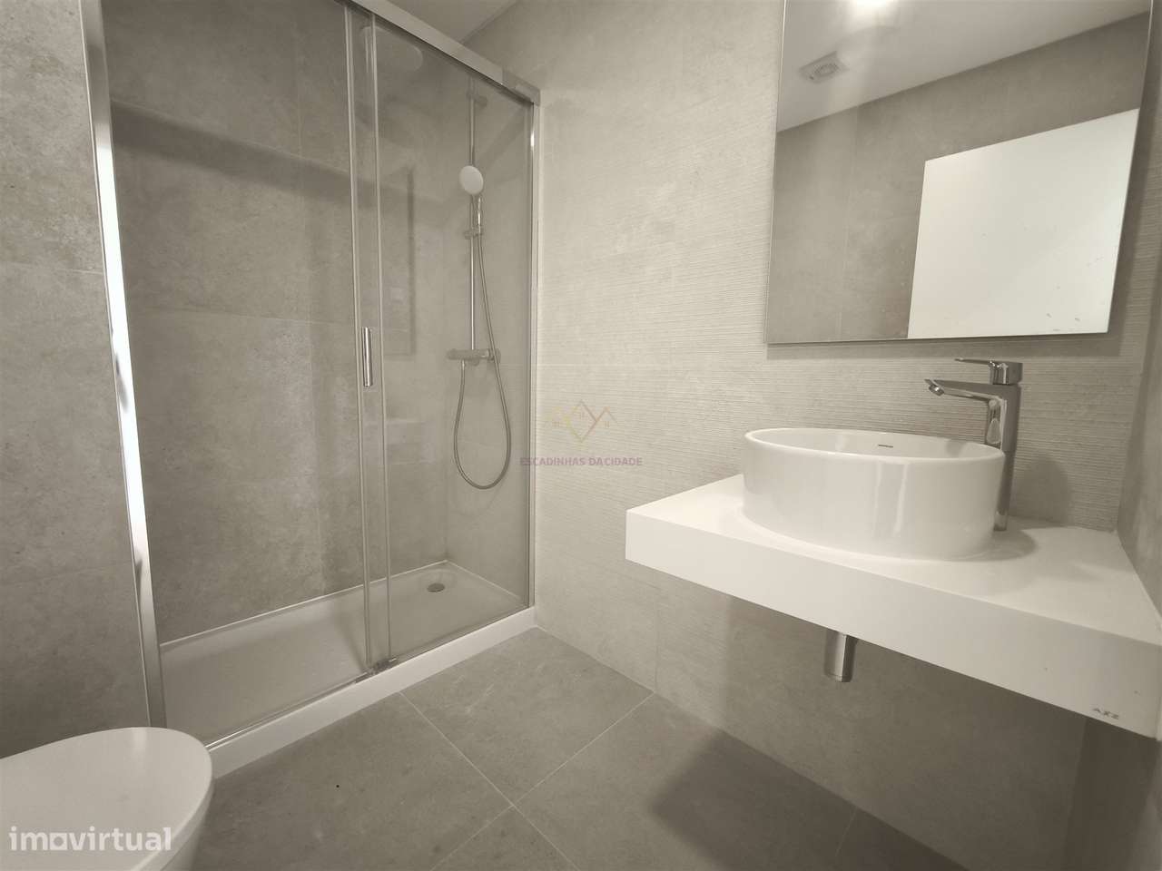 Elegância e Conforto em Carnaxide: T2 com Varandas, 2 Lugares de Garag-22