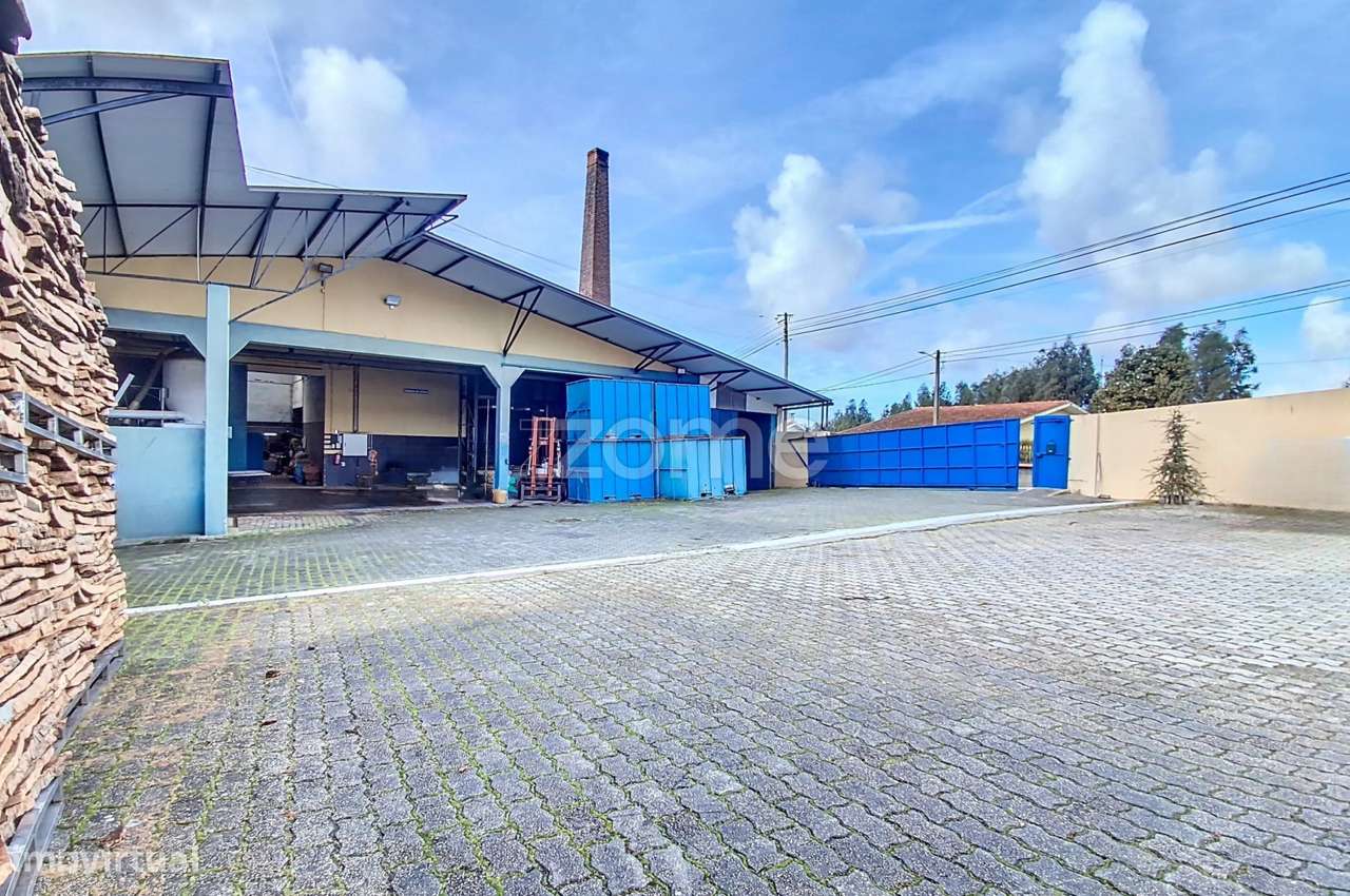 Armazém Industrial com 3.200 m² de Terreno | Acessos A1 e A29 - Grande imagem: 2/52