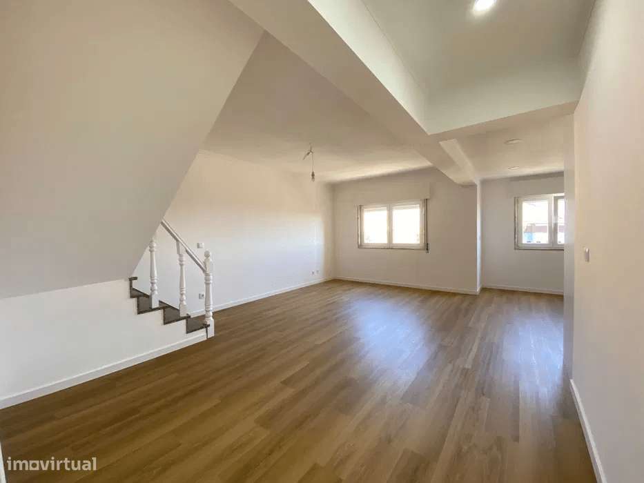 Fabuloso T3 Duplex Remodelado a Estrear na Tapada das Mercês-6