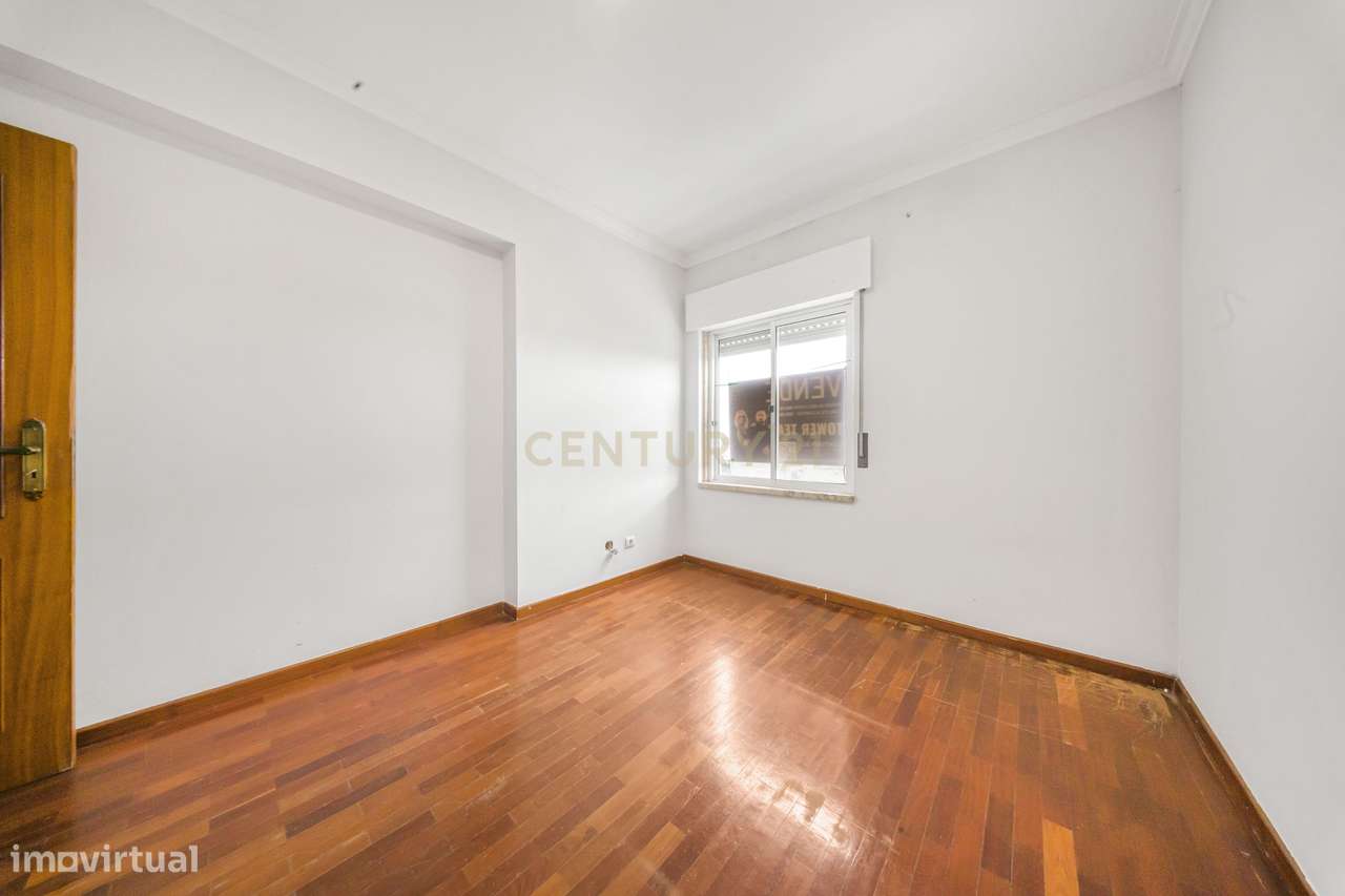 T3 Luminoso em Santa Marta do Pinhal – Espaço e Conforto no Coração de-25