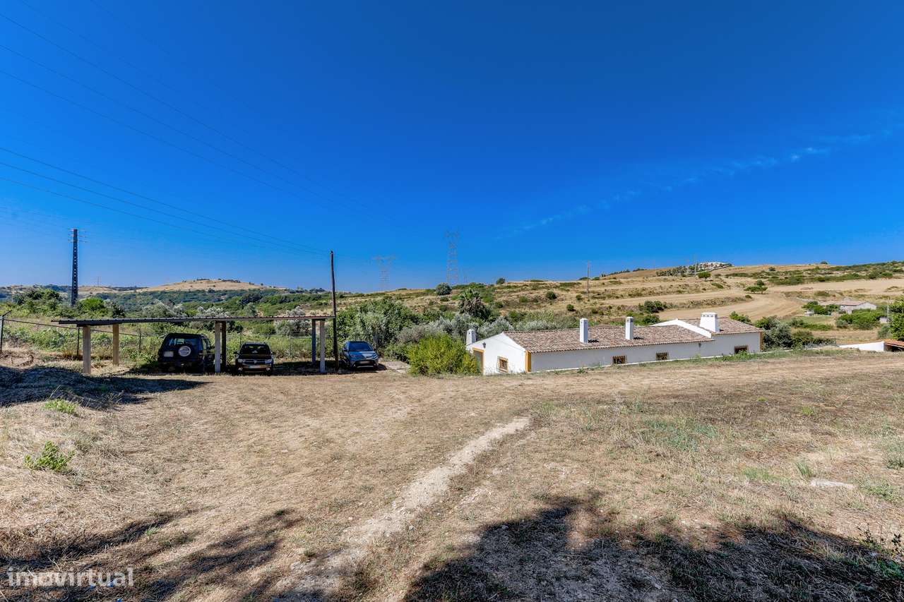 Quinta com Piscina e 2 Hectares a 25 km de Lisboa-36