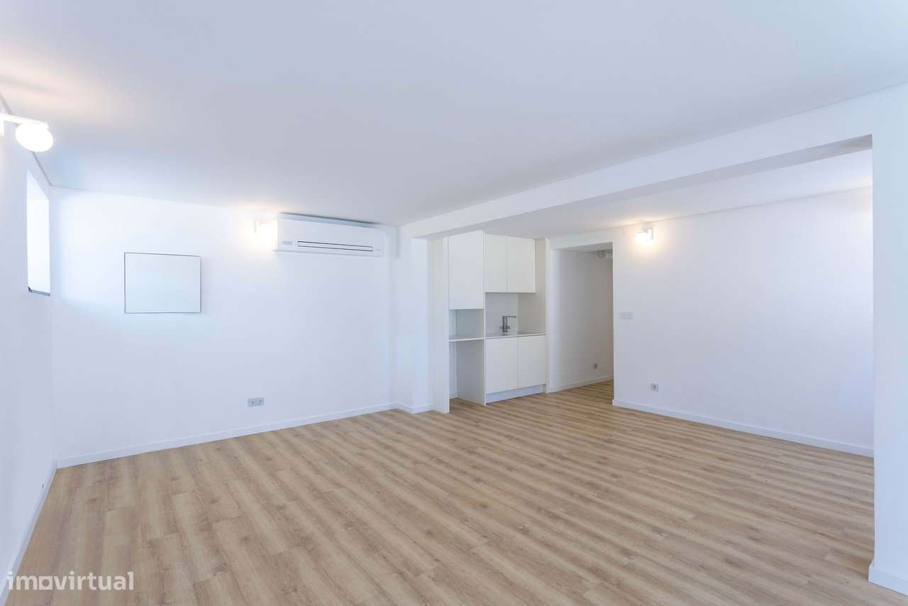 Moradia T6 com Piscina, Vista Mar e Terreno de 3.920 m² | Azoia, Sintr-52