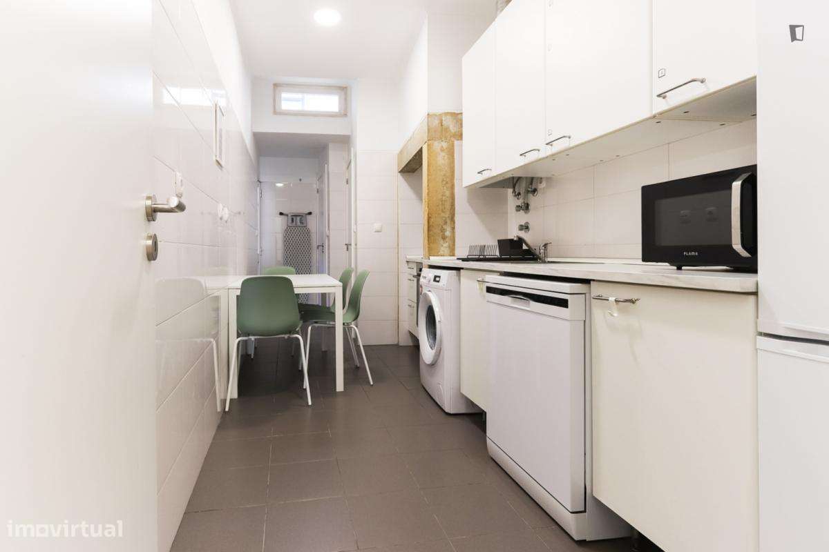 Quarto - localizado em Penha Lisbon - Grande imagem: 4/27