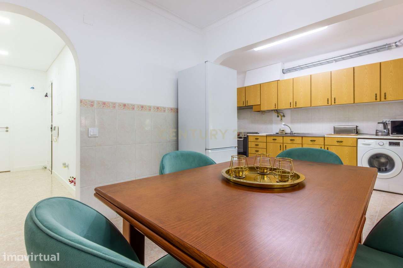 Apartamento originalmente T3, convertido em T2 (mas facilmente reversí-16