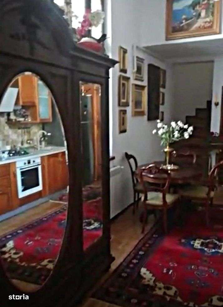 Vanzare casa renovata 2 camere curte intrare separata foisor Cotroceni-9