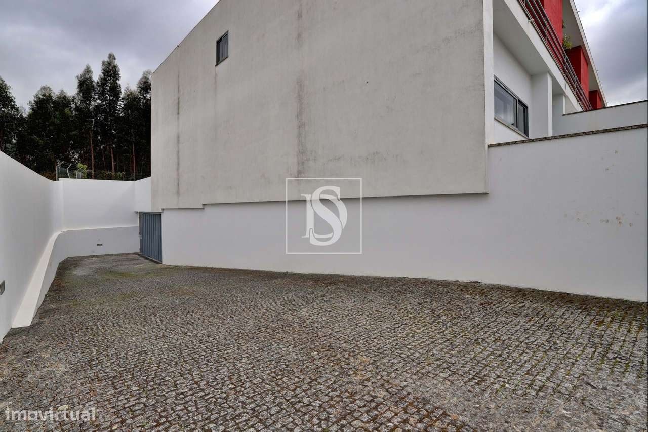 Moradia T3 com espaço exterior e garagem - Nogueira - Maia-41