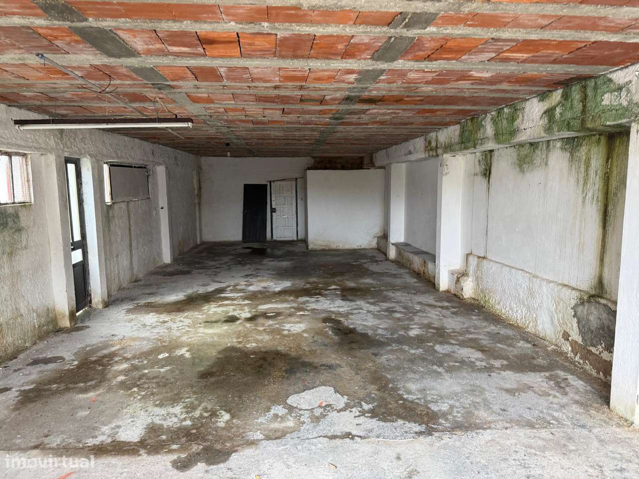 Moradia com grande potencial junto ao centro de Santa Cruz - Grande imagem: 4/41