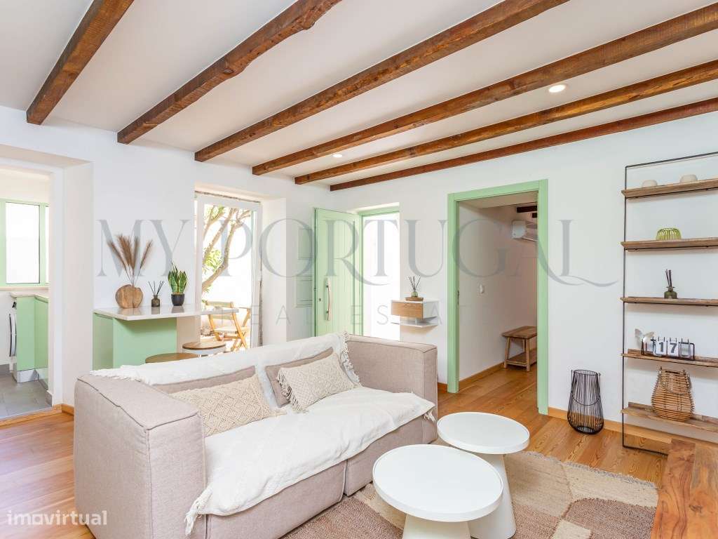 Alfama Autêntica: T1 Remodelado com Pátio Privado - Grande imagem: 1/25