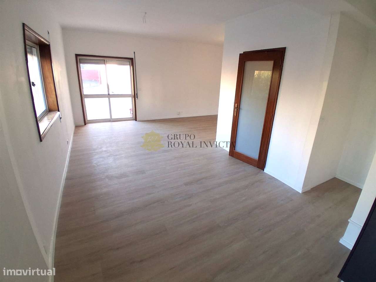 Apartamento T2 Renovado com Garagem e Metro à Porta – Rio Tinto - Grande imagem: 5/28