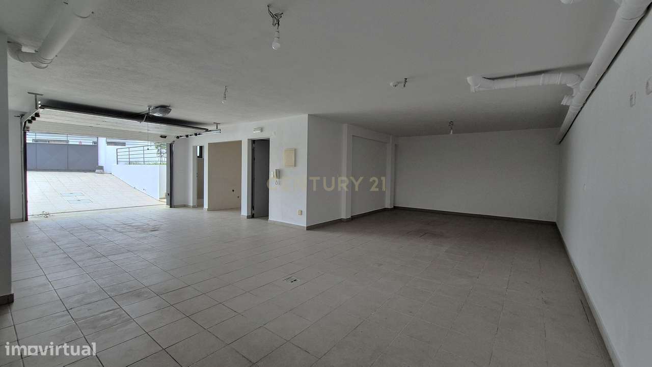 Moradia Isolada T5 de Arquitetura Moderna com Garagem – Quinta da Alem-14