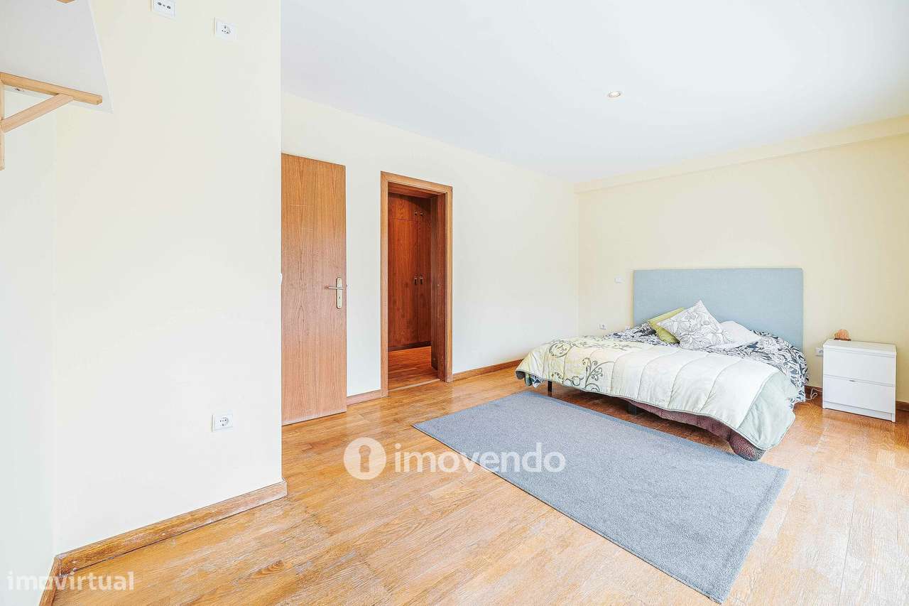 Moradia T5+2 com garagem, em condomínio com piscina, em Murches-17