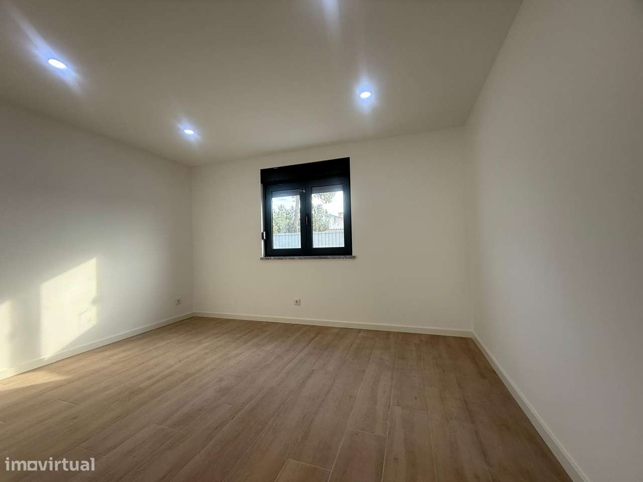 Moradia Térrea Isolada T2 Nova forrada a capoto em Fernão Ferro-10