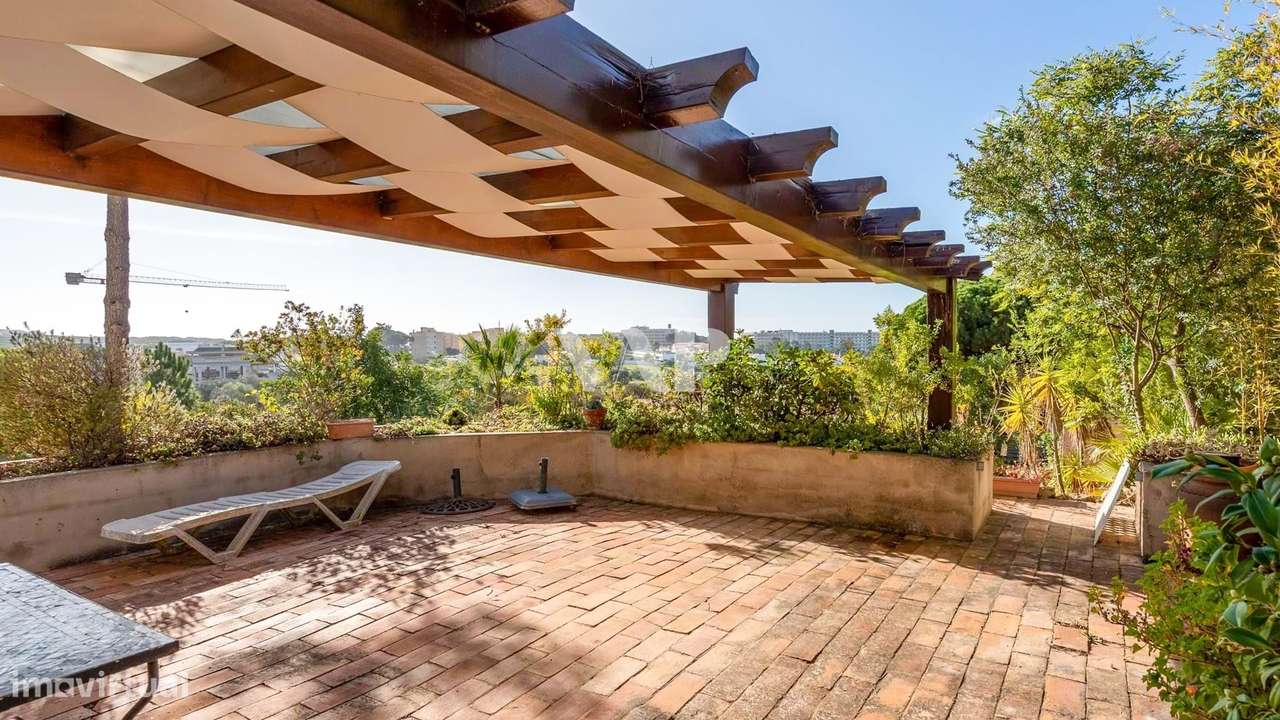 Moradia V4 com vista sobre o mar em Olhos de Água - Grande imagem: 4/24