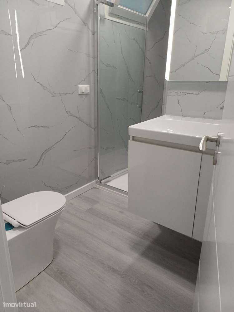 Apartamento T2 renovado, com arrecadação e a 2 km da praia-12