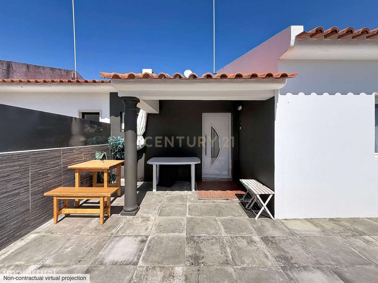 Moradia T3 Térrea Renovada à Venda na Nazaré | Quintal | Suite | Pront-43