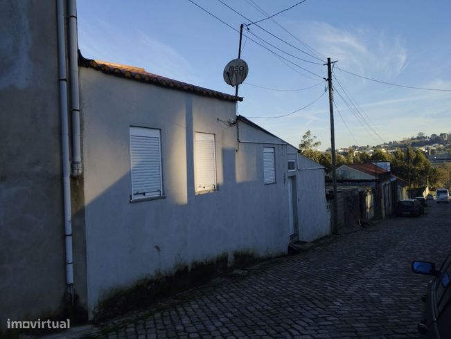 CASA Rés/Chão para Restaurar ou fazer prèdio em Leça do Balio-1