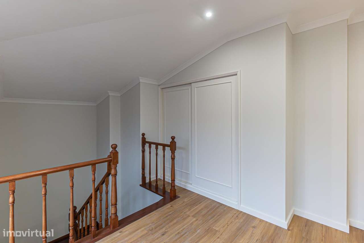 T4 DUPLEX COBERTURA,196 m², 4 Varandas/Solários, Garagem em Arcozelo-21