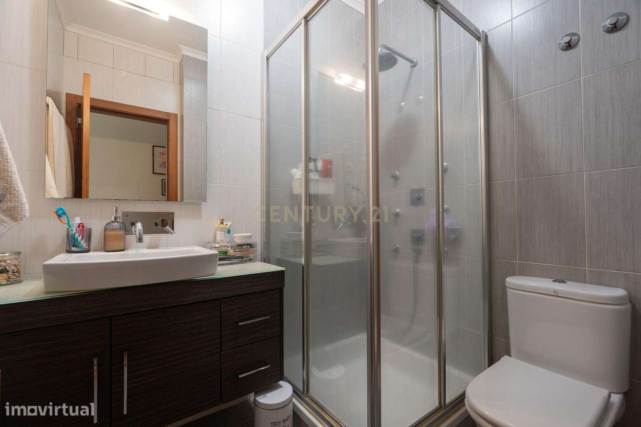 Apartamento T3 com áreas generosas-22