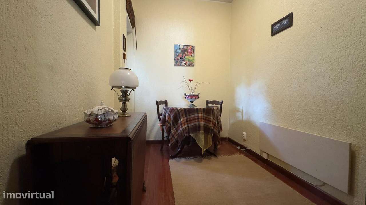 Moradia T6 - 220m2 - 3 pisos - 2 garagens - Barro - Pinheiro de Loures-14