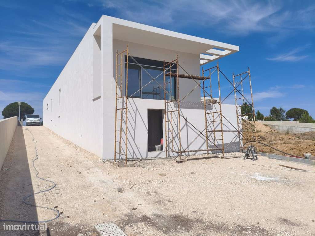 MORADIA T4 TÉRREA A ESTREAR - CASAIS DOS BRITOS - AZAMBUJA-26