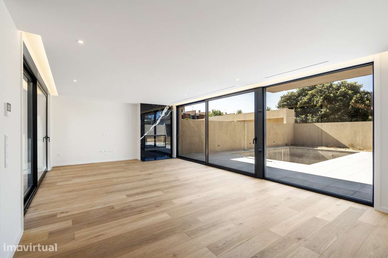 Moradia T3 de Luxo com 3 Suítes, Escritório e Piscina-10