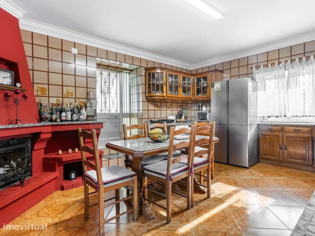 Propriedade Distinta com Piscina, Anexos, Poço de Água e Duas Fraçõ...-31