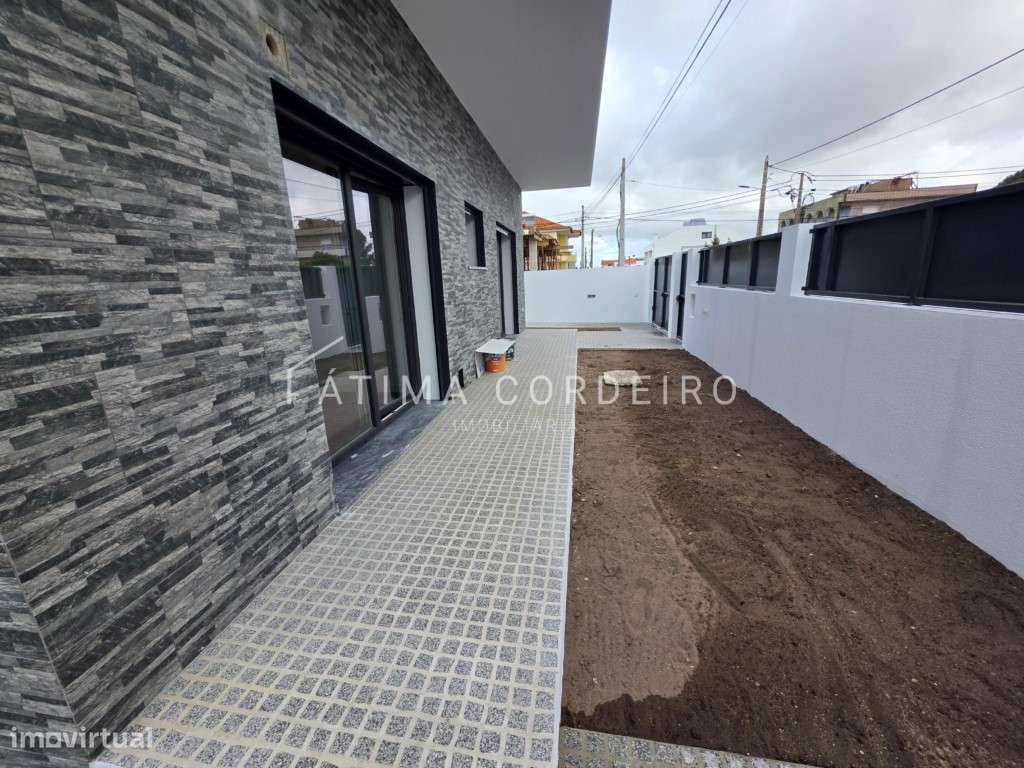 Fantástica Moradia Isolada Térrea T4 Fernão Ferro-20