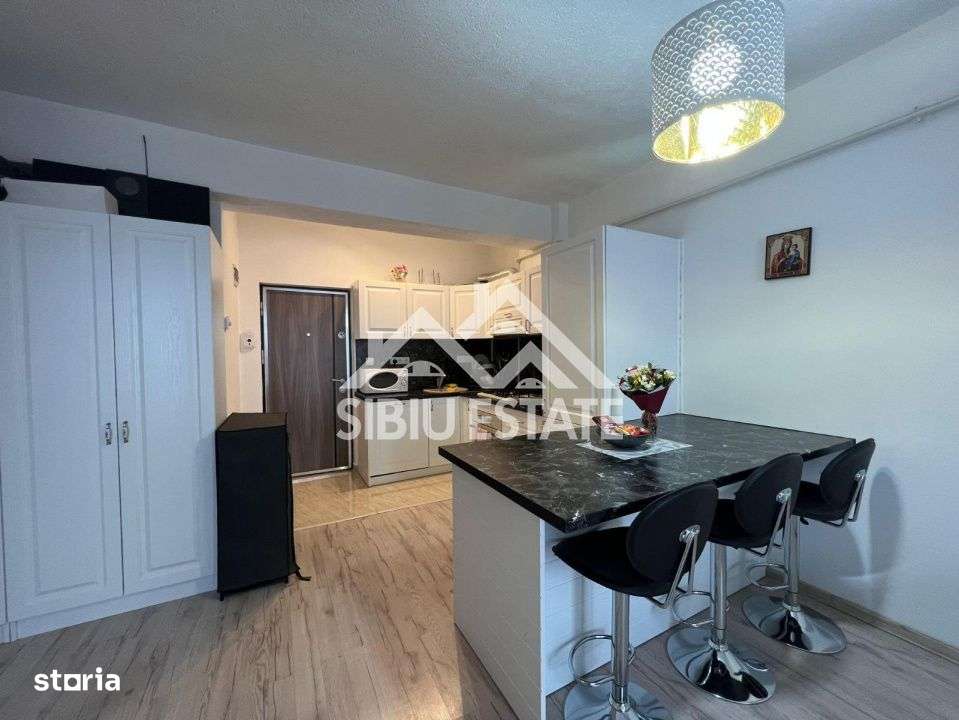 Apartament de vanzare, 2 camere mobilat utilat, bloc cu lift - Imagine principală: 2/18