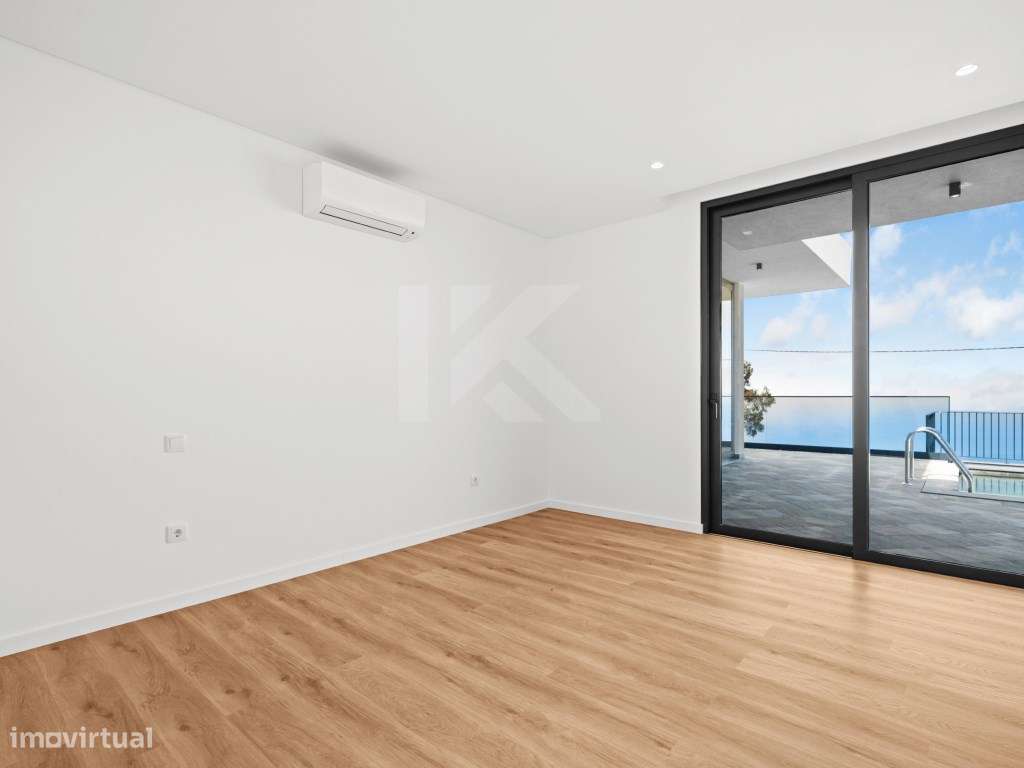 Moradia T3 com Piscina e Vista Mar no Arco da Calheta-11