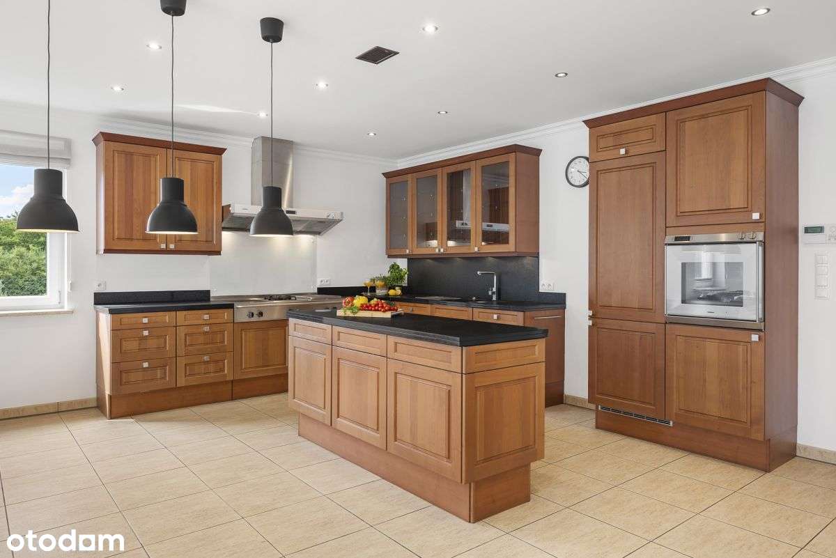 Zachwycająca willa z pięknym ogrodem na Klecinie-5