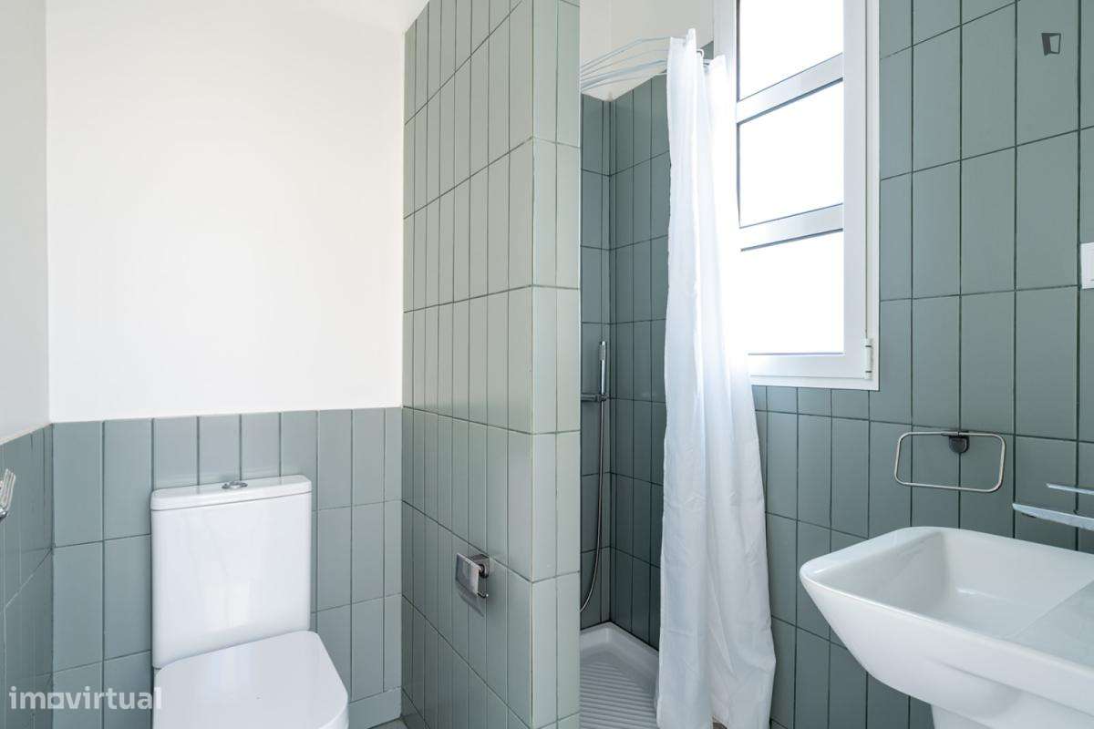 Quarto - localizado em Marquês de Pombal Lisbon - Grande imagem: 4/30