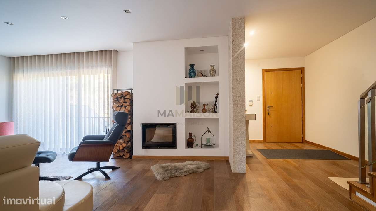 Moradia T4 de Luxo / Centro de Lamego / Jardim e Garagem-9