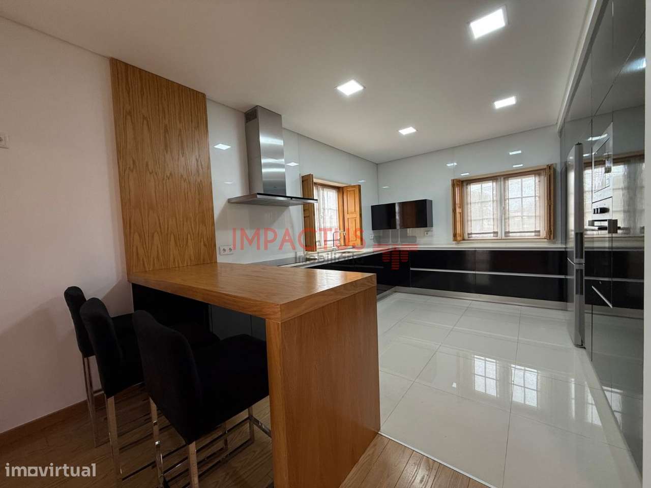 Imponente Moradia isolada com terreno de 1195m2-28