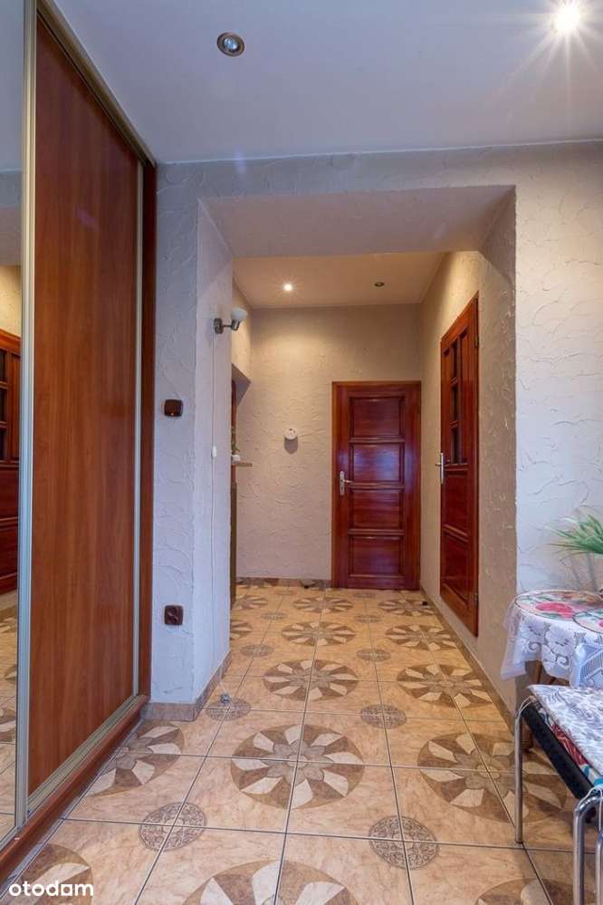 Dom z garażem i budynkiem gospodarczym-10