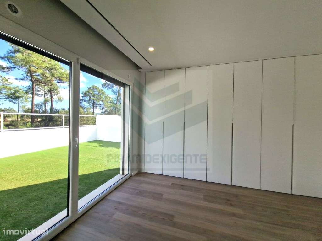 Moradia Isolada NOVA! Piscina Lavandaria Boas Áreas, Azeitão-12