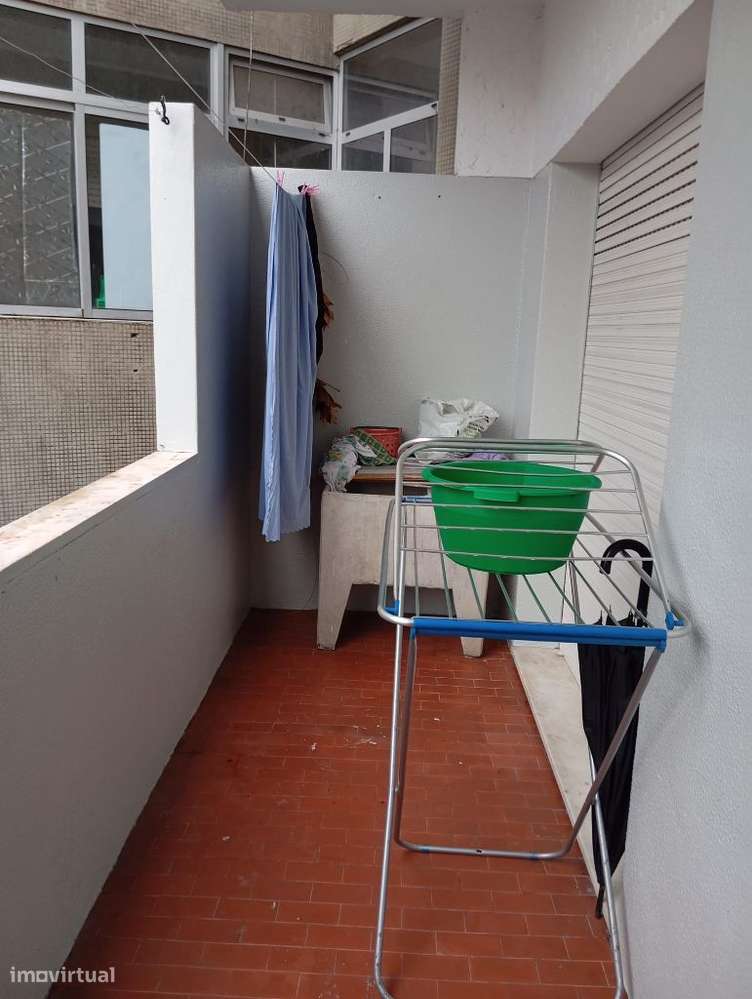 Quarto, Oliveira de Azeméis, Santiago de Riba-Ul, Ul, Macinhata da Seixa e Madail, Largo Luís de Camões - Centro Norte - Grande imagem: 4/10