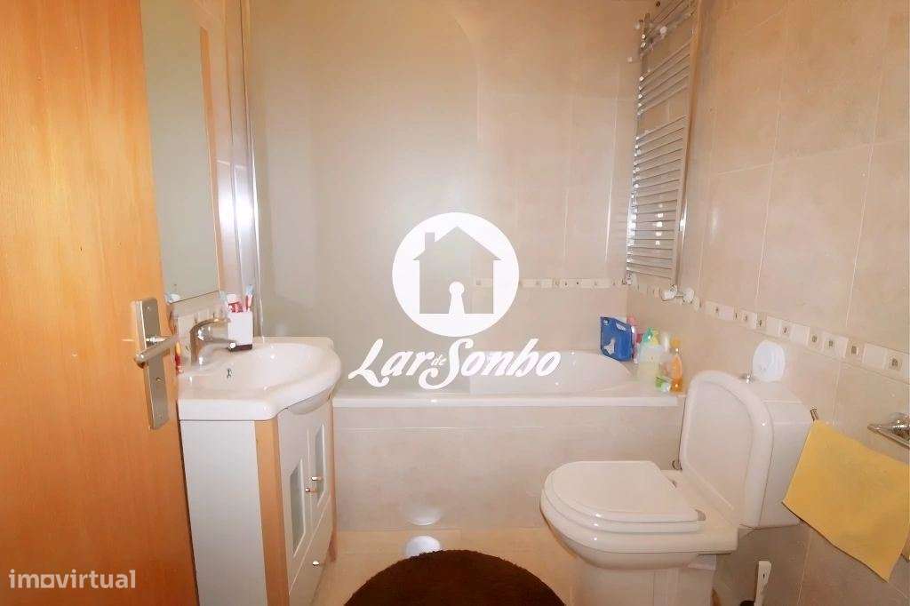 Apartamento T2 c/ garagem fechada e terraço a 200 metros da praia |... - Grande imagem: 5/12