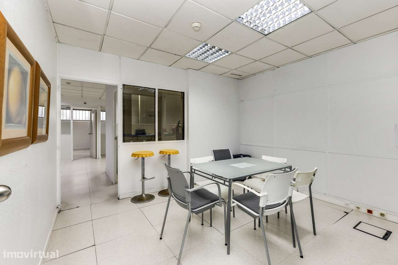 Espaço comercial 550 m² | Escritório + Loja + Armazém | Dois acessos-20