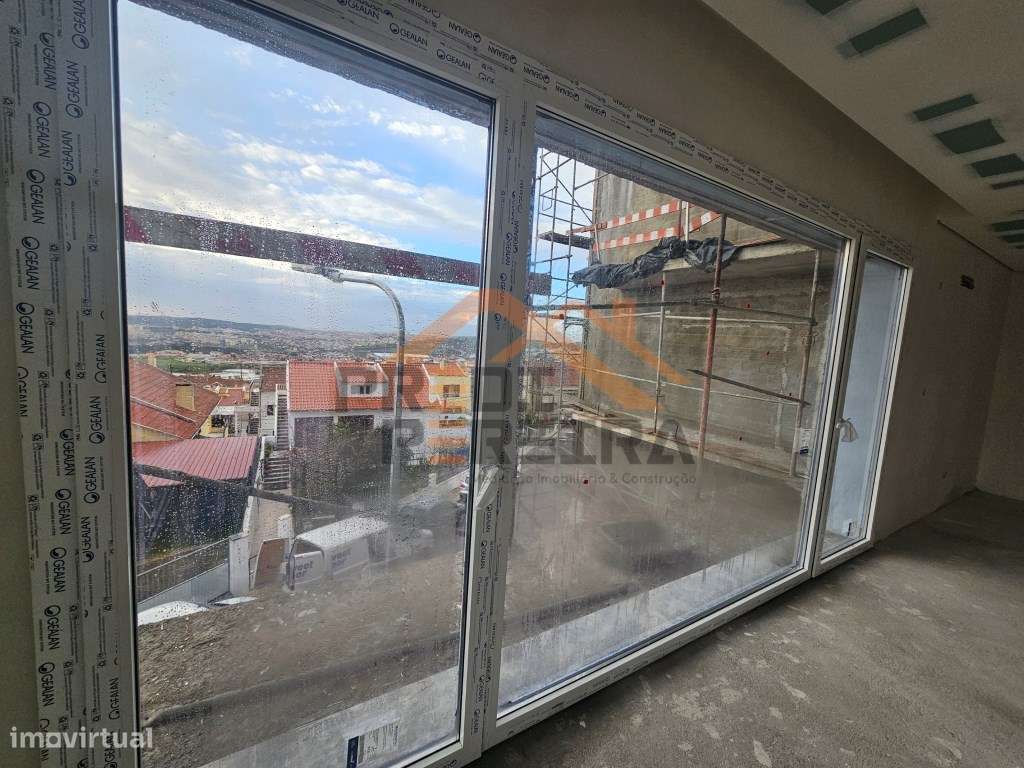 *Nova construção / Última fracção*

À procura de um apartamento T...-13