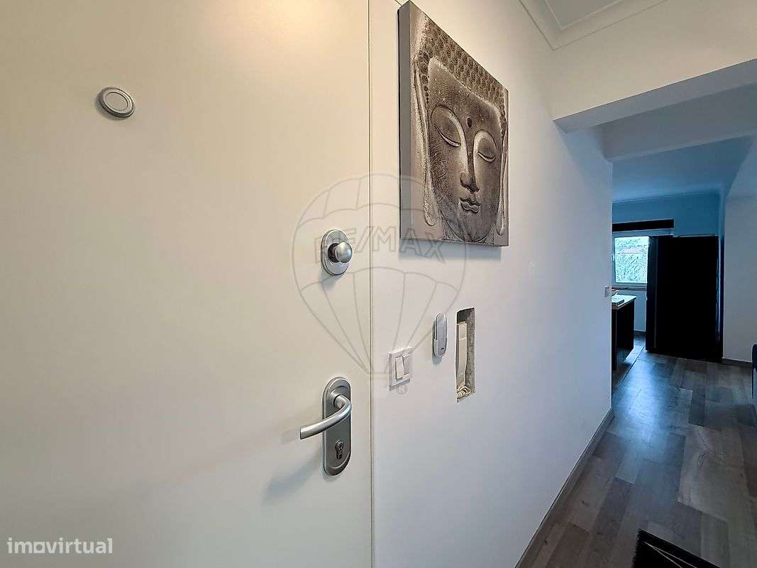 Apartamento T1 Remodelado em Belas-26